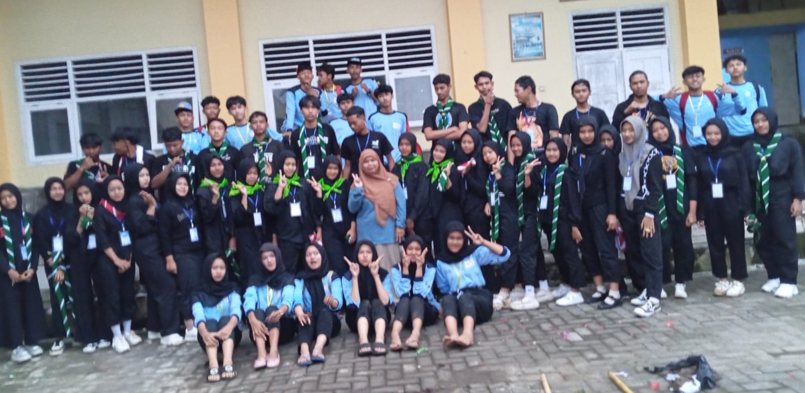 Semangat Kemanusiaan di SMK MUHENDO: Diklat Anggota Baru PMR Sukses Dilaksanakan